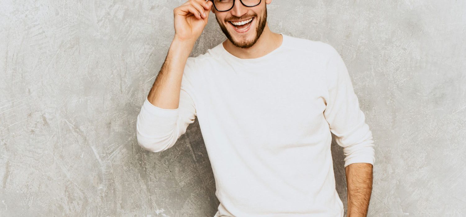 Analiza rynku oprawek okularowych dla mężczyzn: trendy, preferencje i innowacje
